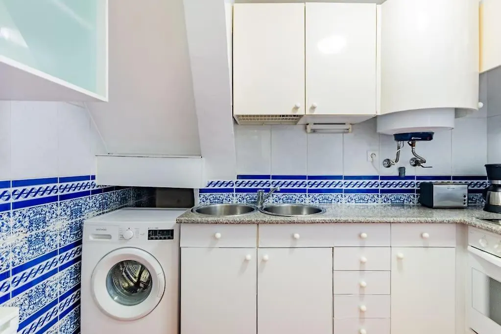 Appartamento 2Br At Historical Chiado Lisbona