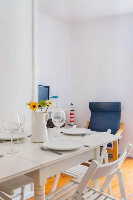 Appartamento 2Br At Historical Chiado Lisbona