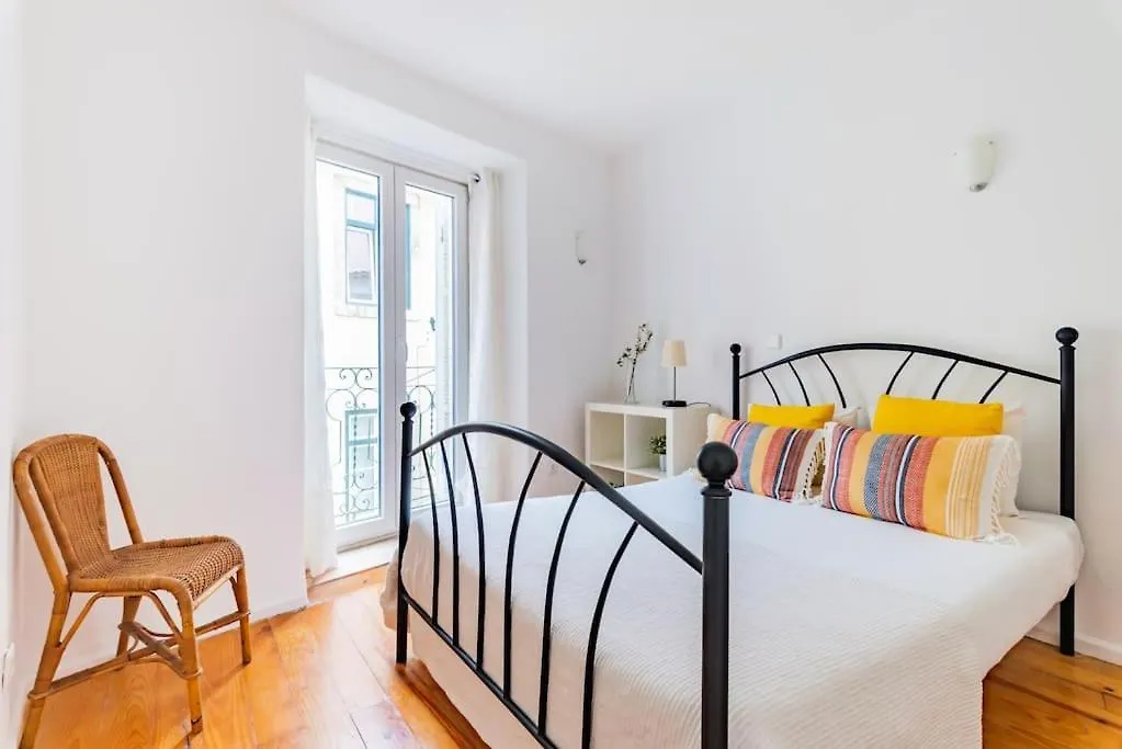Appartamento 2Br At Historical Chiado Lisbona 0*,